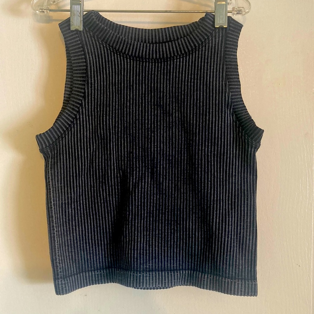 I am selling a Aura size small Skirt with a long-ish crop top!